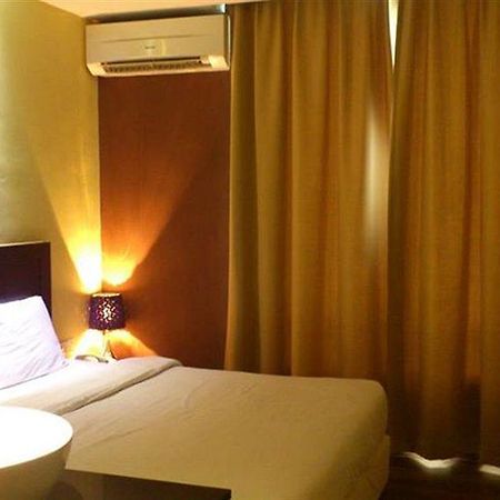 Zotel Business & Leisure Hotel Kuching Buitenkant foto