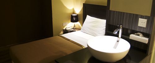 Zotel Business & Leisure Hotel Kuching Buitenkant foto