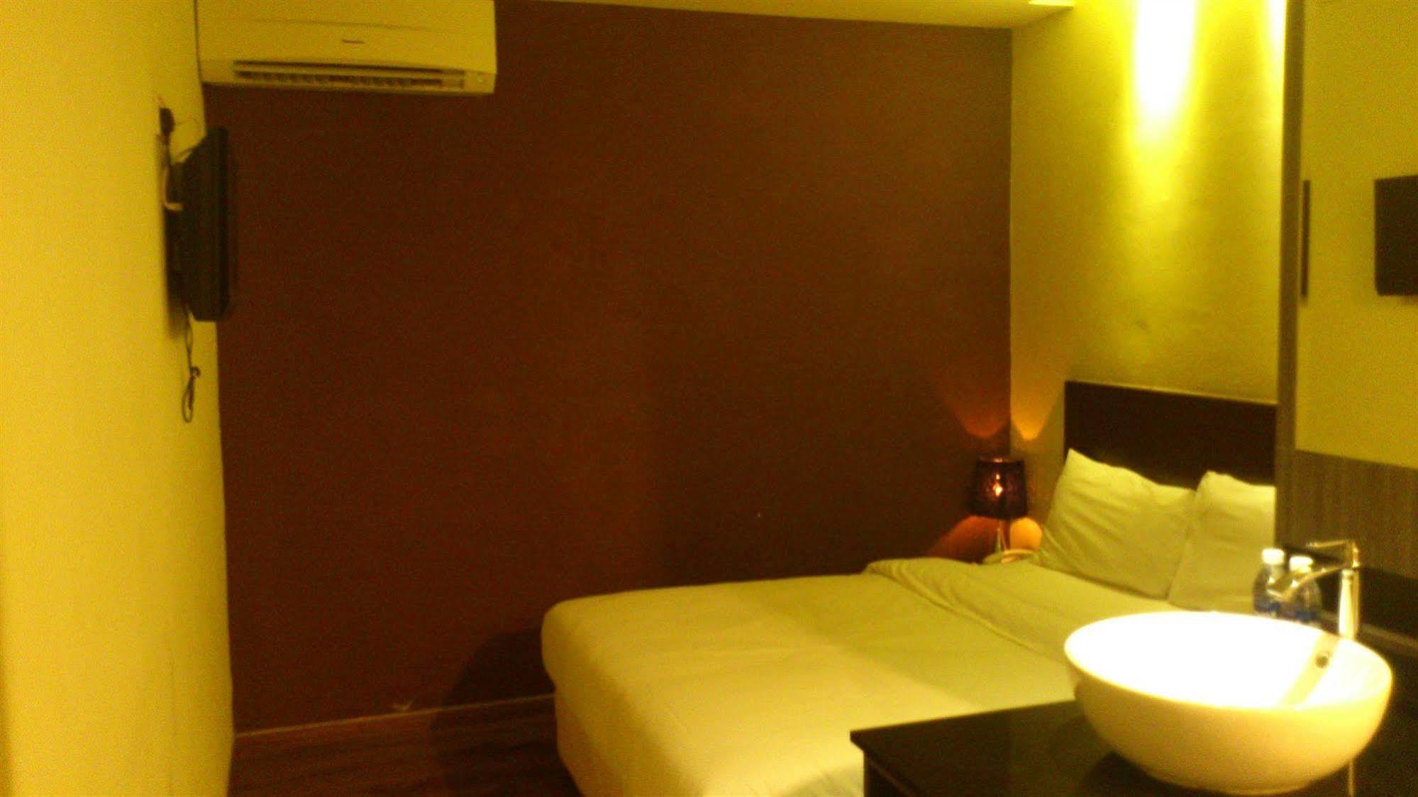 Zotel Business & Leisure Hotel Kuching Buitenkant foto
